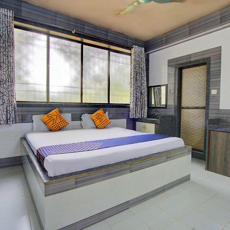 Spot On 63917 Hotel Dolphin Garden Kolad Bagian luar foto