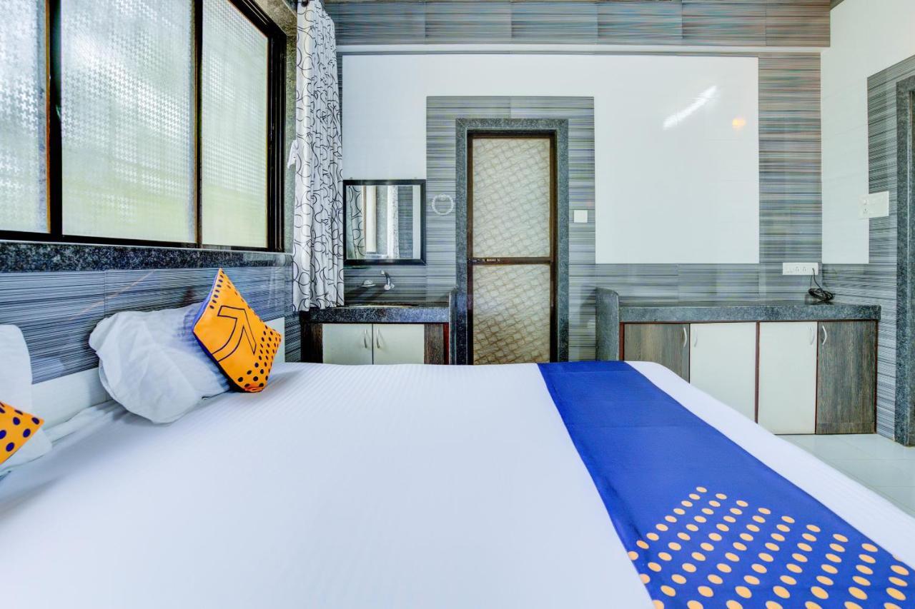 Spot On 63917 Hotel Dolphin Garden Kolad Bagian luar foto